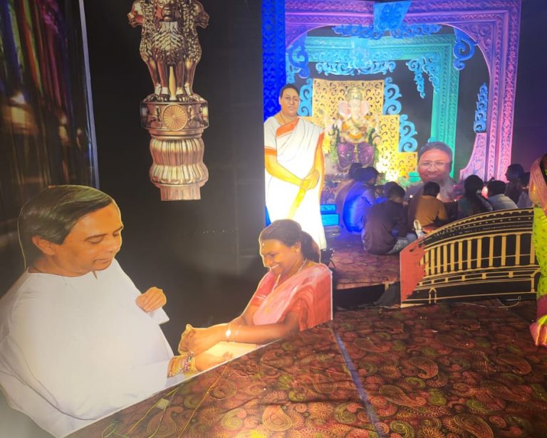 President Droupadi Murmu & Chief Minister Naveen Patnaik Share Pandal With Lord Ganesh In Berhampur