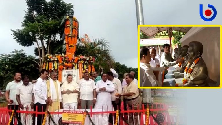 President, Odisha CM Pay Homage To Gopabandhu Das On Birth Anniversary