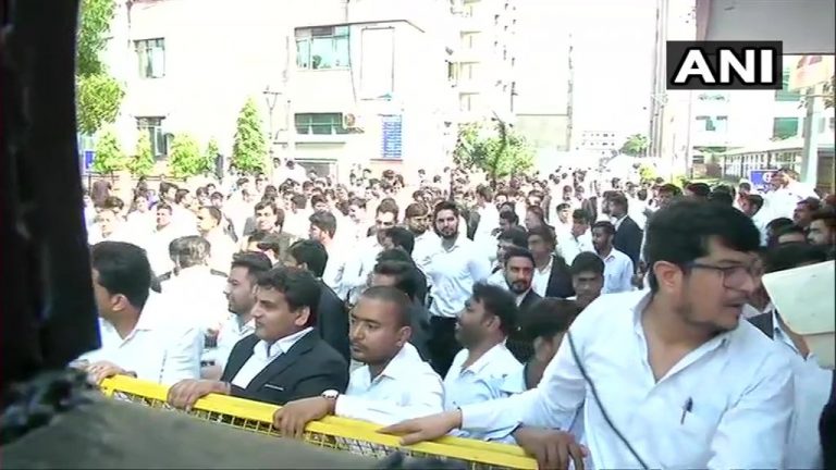 Lawyers protest against aftab