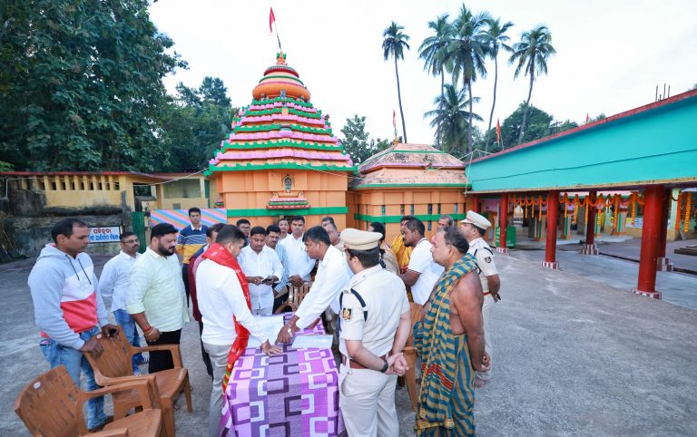 vk pandian visit to bhagabati and ugratara temple