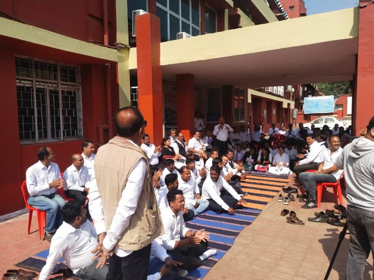 Bhubaneswar Lawyers Stage Protest, Lock Court Gate Demanding Shifting Of Orissa HC