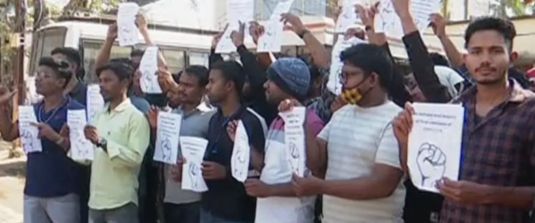 protest by si aspirtants