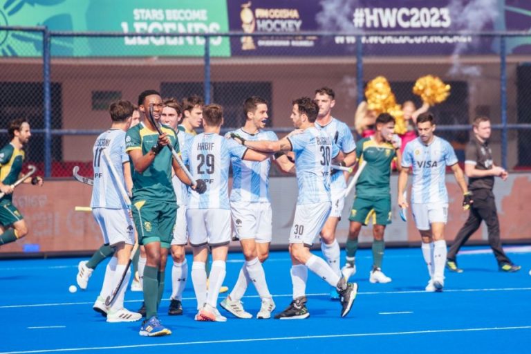 Argentina win WC opener