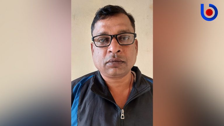 Sr Clerk Caught Taking Bribe By Odisha Vigilance In Jharsuguda
