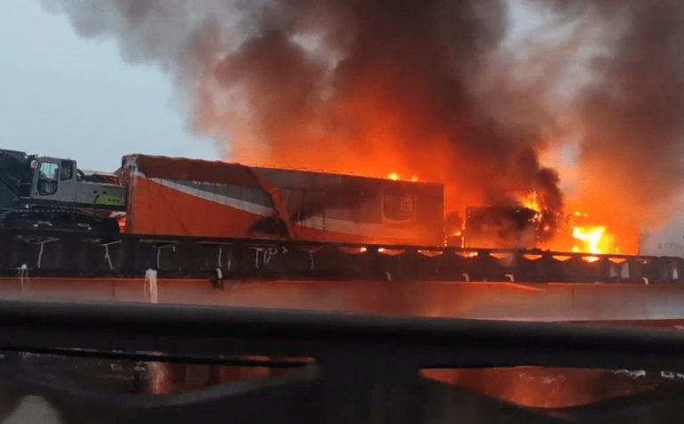 China highway pileup