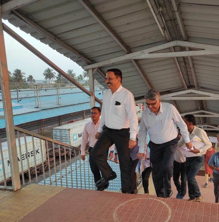 ECoR GM Reviews Development Work At Bhubaneswar New Railway Station