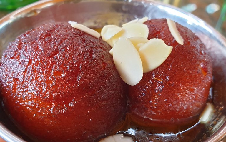 Rs 400 For 2 Gulab Jamuns; Are You Serious?