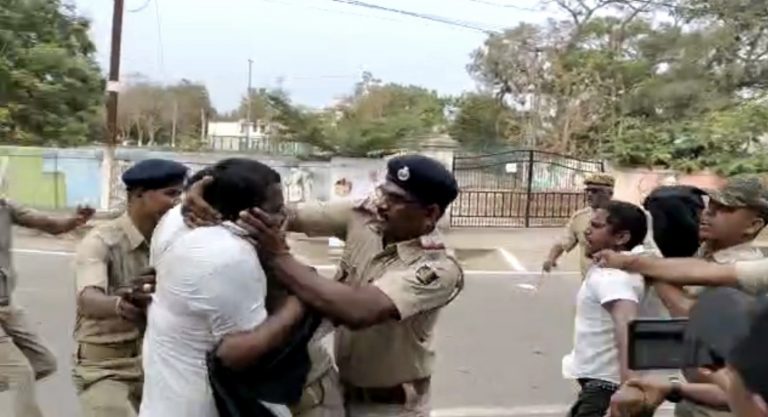 BJP Yuva Morcha Opposes Odisha CM’s Chatrapur Visit With Black Flag