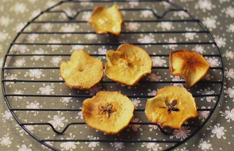 Dried apple chips