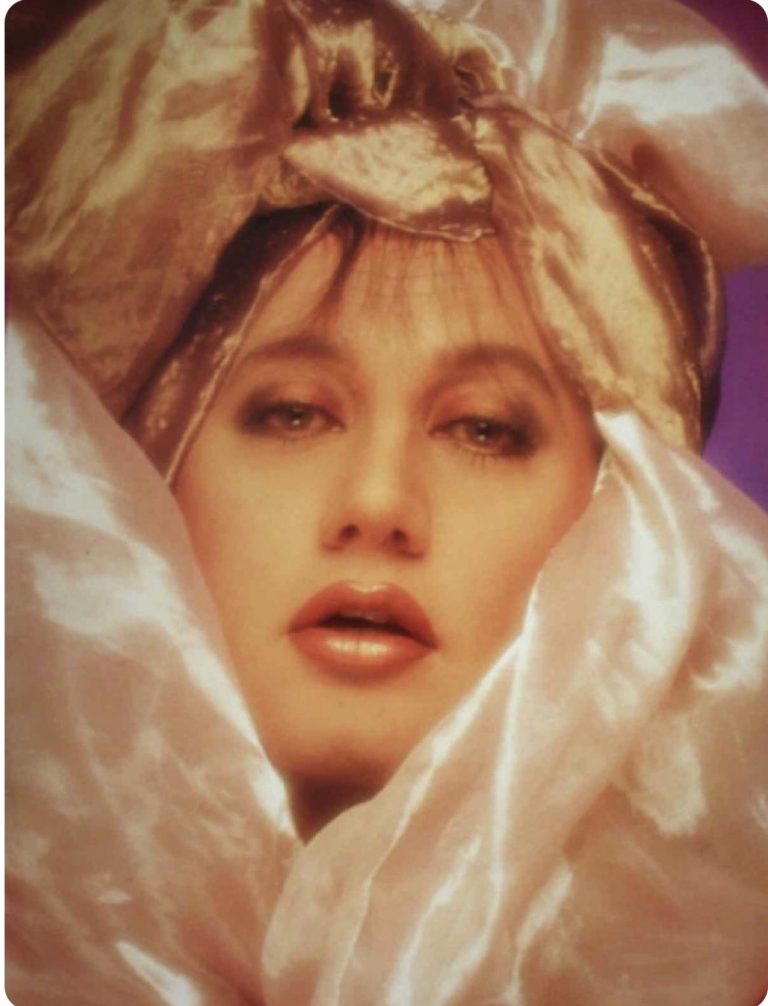 Anupam kher as sridevi sister