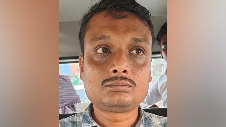 Odisha: Head Clerk At Puri Sub-Registrar Office Caught Taking Bribe By Vigilance