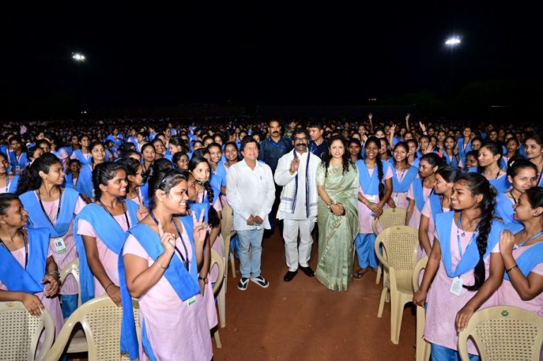 Hemant Soren visits KISS