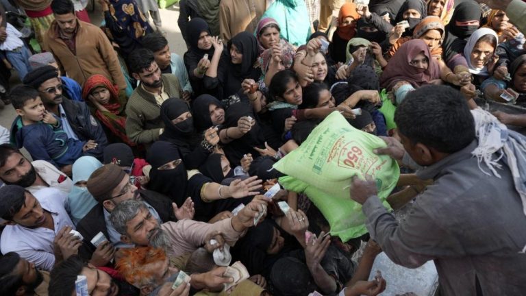Pakistan stampede food distribution