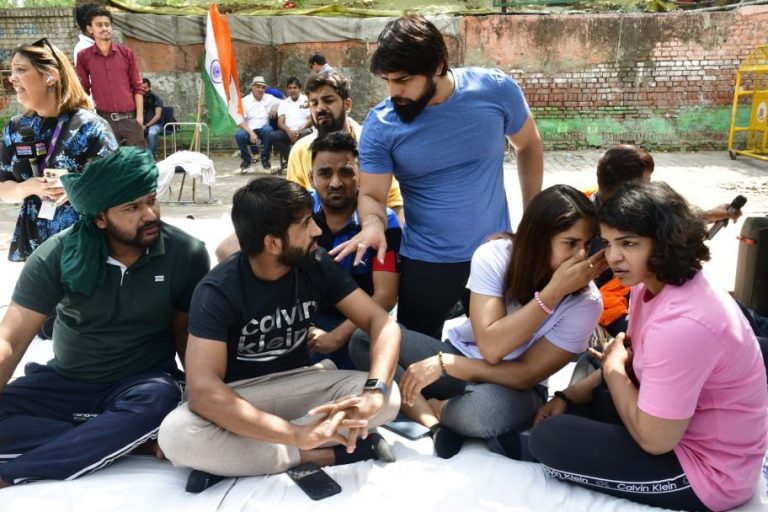 Govt invites wrestlers for talks