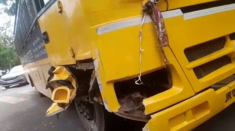 bus meets accident