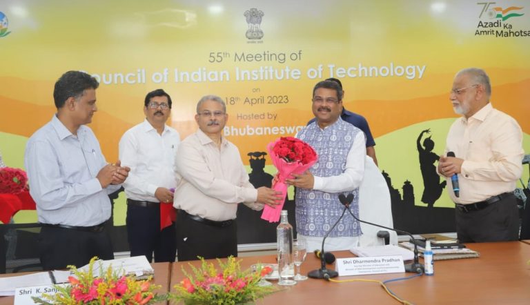 dharmendra pradhan at iit council meet