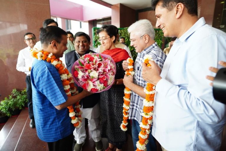 AAP celebrate SC verdict