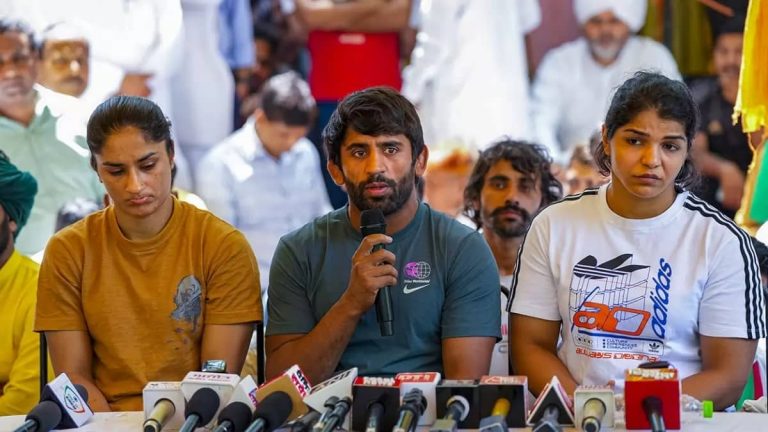 protesting wrestlers