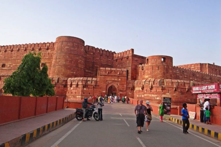 Agra fort history