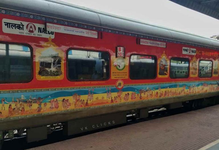 Bhubaneswar-Bound Rajdhani Express Narrowly Misses Hitting Tractor In Bengal’s Purulia