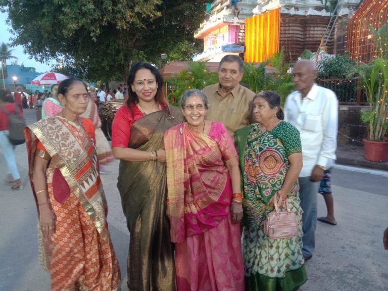 After Jagannath Dham, PM Modi’s Estranged Wife Visits Lingaraj Temple In Bhubaneswar