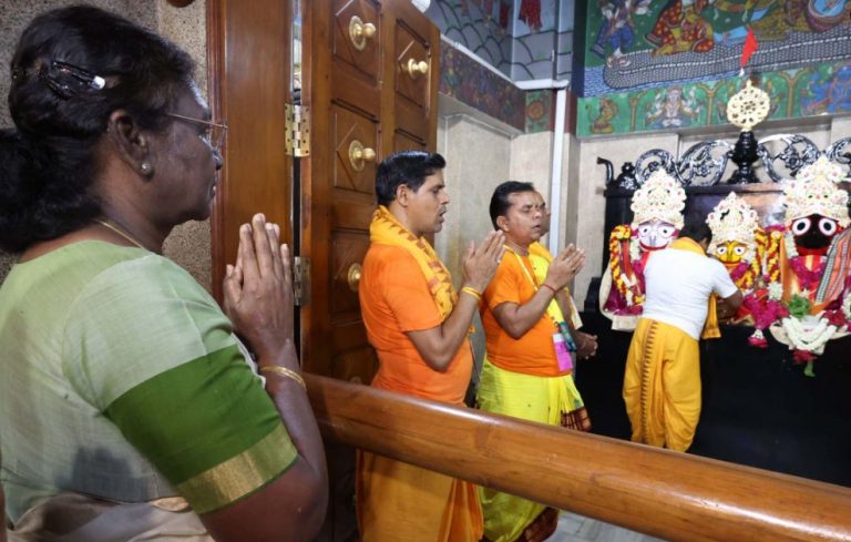 Controversy Over President Droupadi Murmu Worshiping Outside Sanctum Sanctorum Of Delhi Jagannath Temple