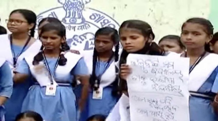 Students Stage Dharna Against Merger Of Unit-IX Govt Girls’ High School In Bhubaneswar