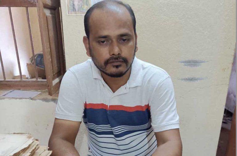 Amin Caught Taking Bribe In Odisha’s Baripada