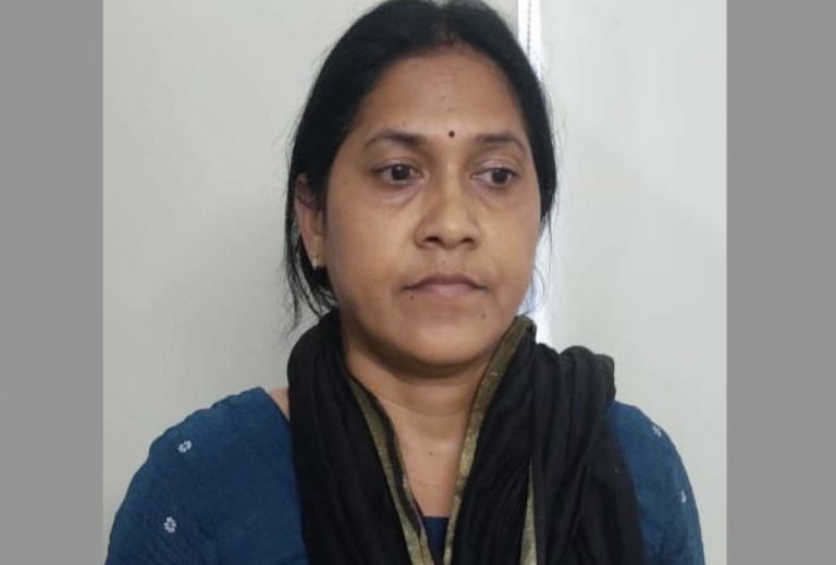 Woman Cop Caught Taking Bribe In Bhubaneswar