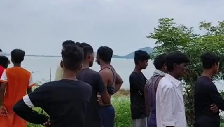 Father-Son Killed In Lightning Strike While Fishing In Chilika In Odisha’s Khurda