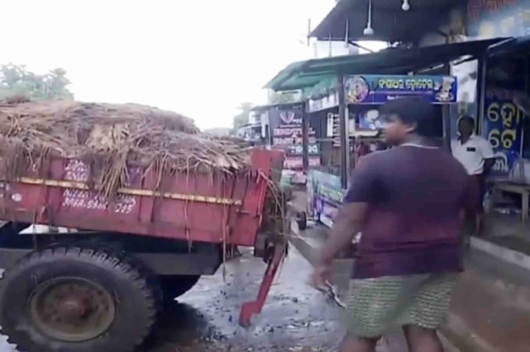 BMC Dumps Garbage In Front Of Hotel In Bhubaneswar; Know Why