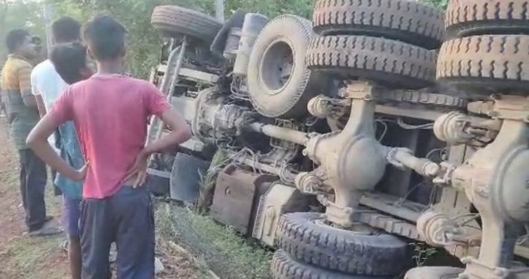 2 Women Critical As Hyva Truck Overturns On House In Odisha’s Kendrapada