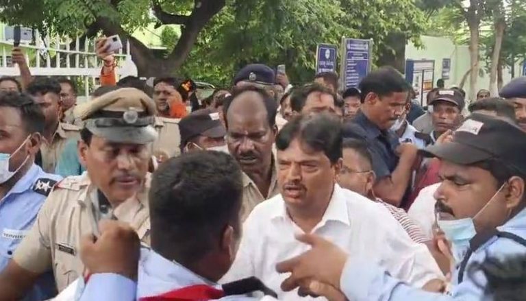 Odisha Health Minister Gheraoed By Contractual Para-Medical, Nursing Staff At Cuttack Cancer Hospital