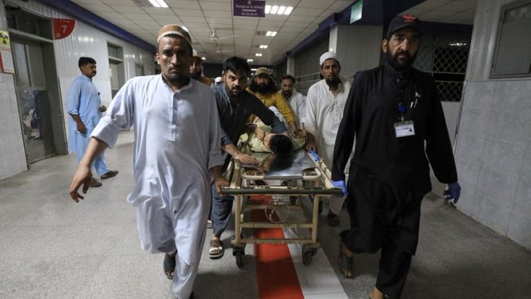 Pakistan suicide blast by IS