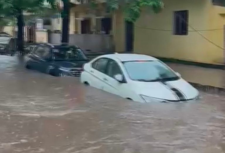 waterlogged road in bhubaneswar
