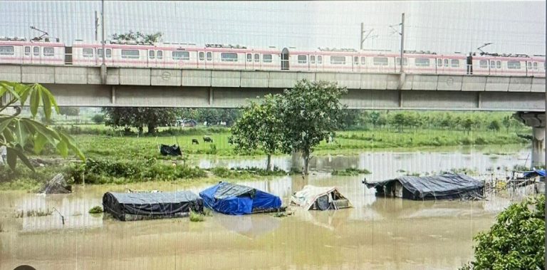 Delhi On High Alert As Water In Yamuna Crosses Danger Level Mark, Highest In Ten Years