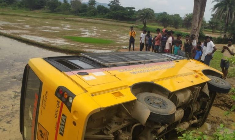 12 School Students Injured As Bus Taking Them Home After I-Day Function Overturns In Odisha’s Rayagada