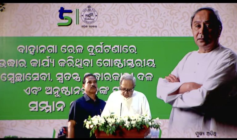 Naveen presents Suraj award