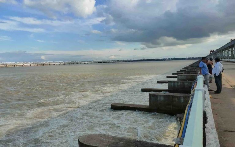 Floodwater To Reach Mundali By Noon Today, 7 Collectors Put On Alert; Sec 144 At 2 Shrines In Odisha