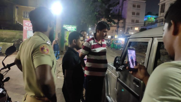 Many Detained, Fined During Police Crackdown On Open Drinking & Khati In Bhubaneswar