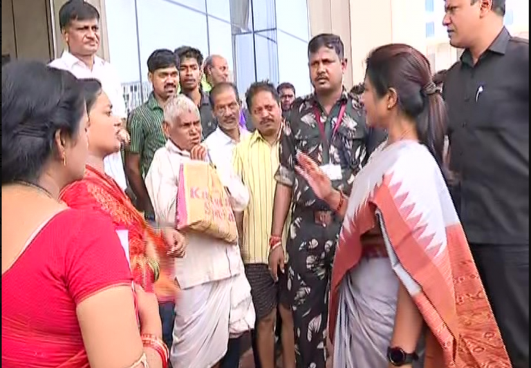 Slum-Dwellers Stage Demonstration At BMC Office Demanding Houses In Odisha Capital