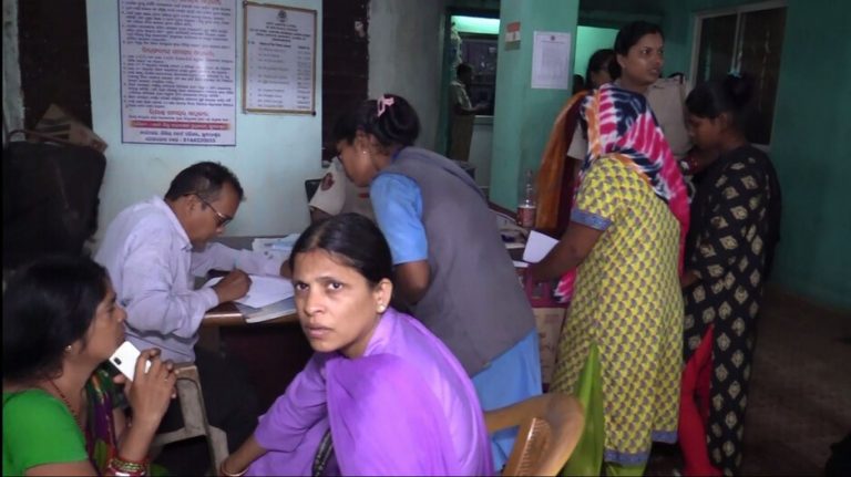 mo bus passenger robbed