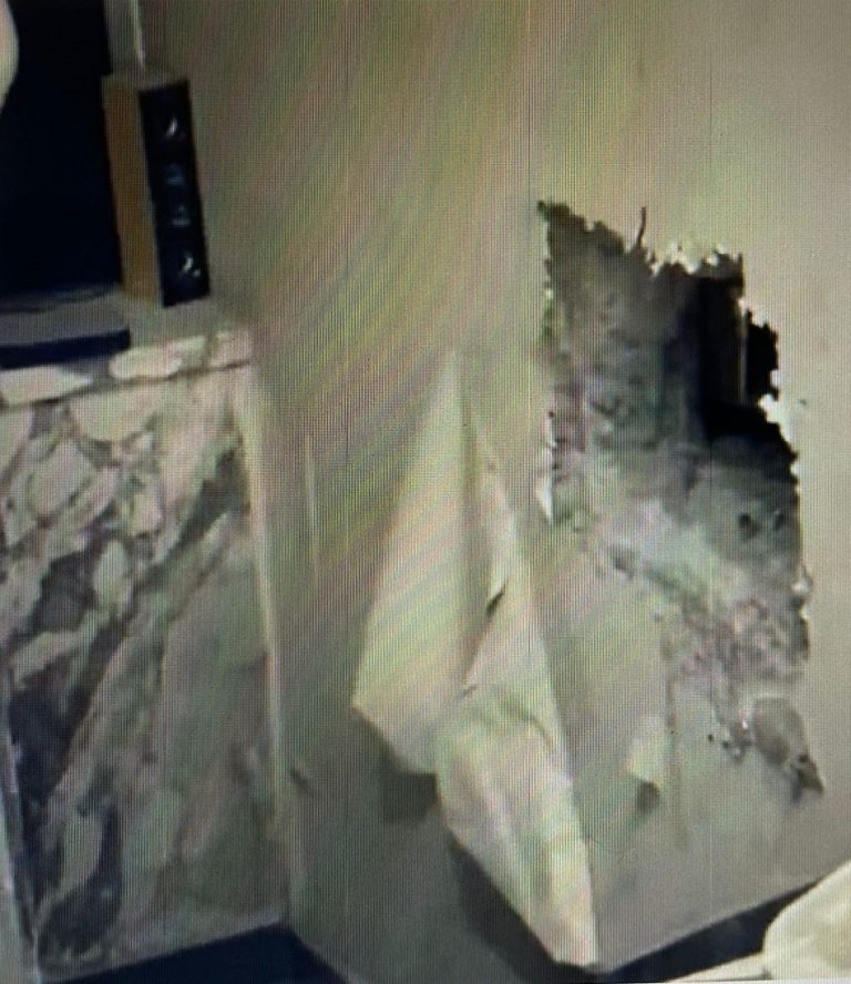 Rs 25 Crore Heist At Delhi’s Jewellery Store; Thieves Drilled A Hole In Strongroom