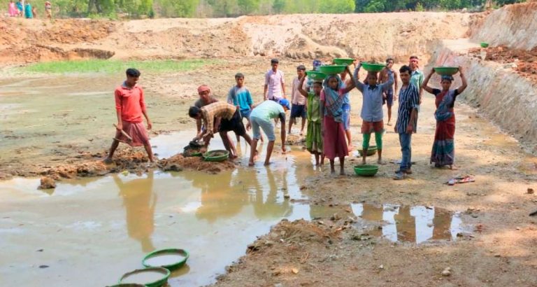 MGNREGA Workers In Odisha’s Rayagada Caught Between Job Card Deletions, Aadhaar Seeding