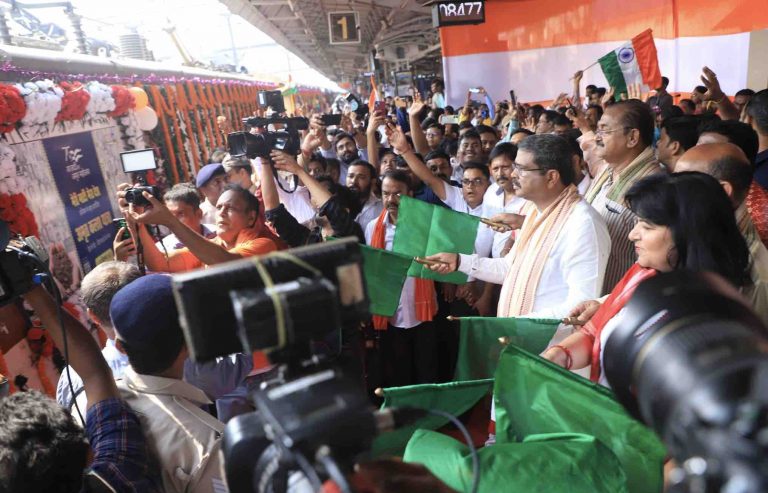 Dharmendra Pradhan Flags Off ‘Amrit Kalash Yatra’ Spl Train From Bhubaneswar