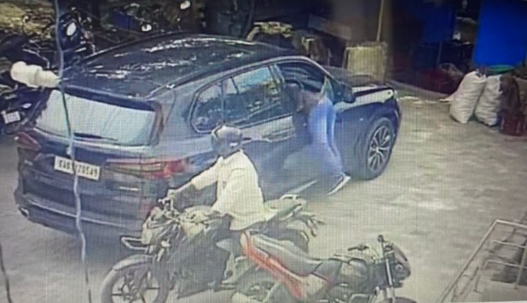 Thieves Smash Window Of BMW, Steal Rs 13 Lakh Cash