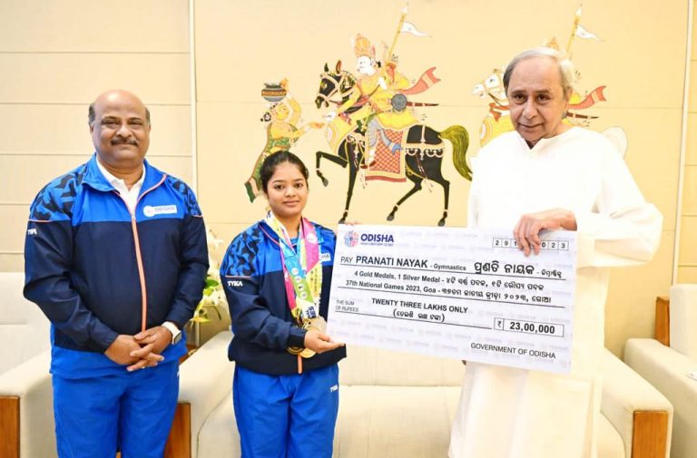 Naveen felicitates Pranati Nayak