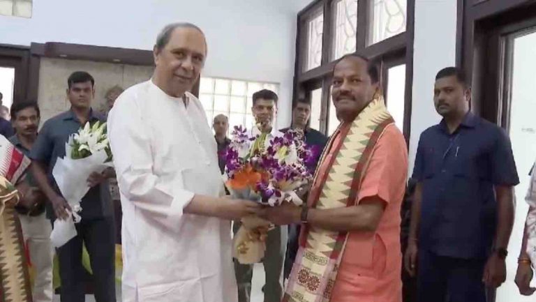 Odisha CM Welcomes Governor-Designate Raghubar Das At Raj Bhawan; Swearing-In Tomorrow