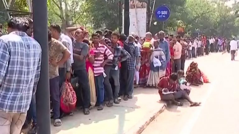 Long Queue At RBI In Bhubaneswar To Swap Rs 2000 Notes Raises Suspicion