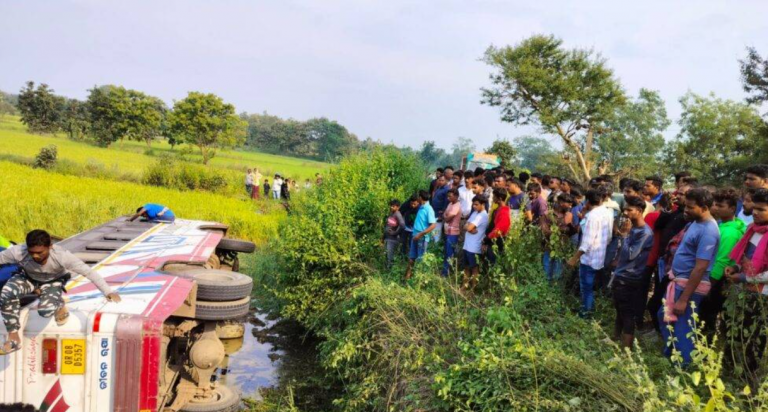 15 Injured As Bus Overturns & Falls Into Paddy Field In Odisha’s Kalahandi